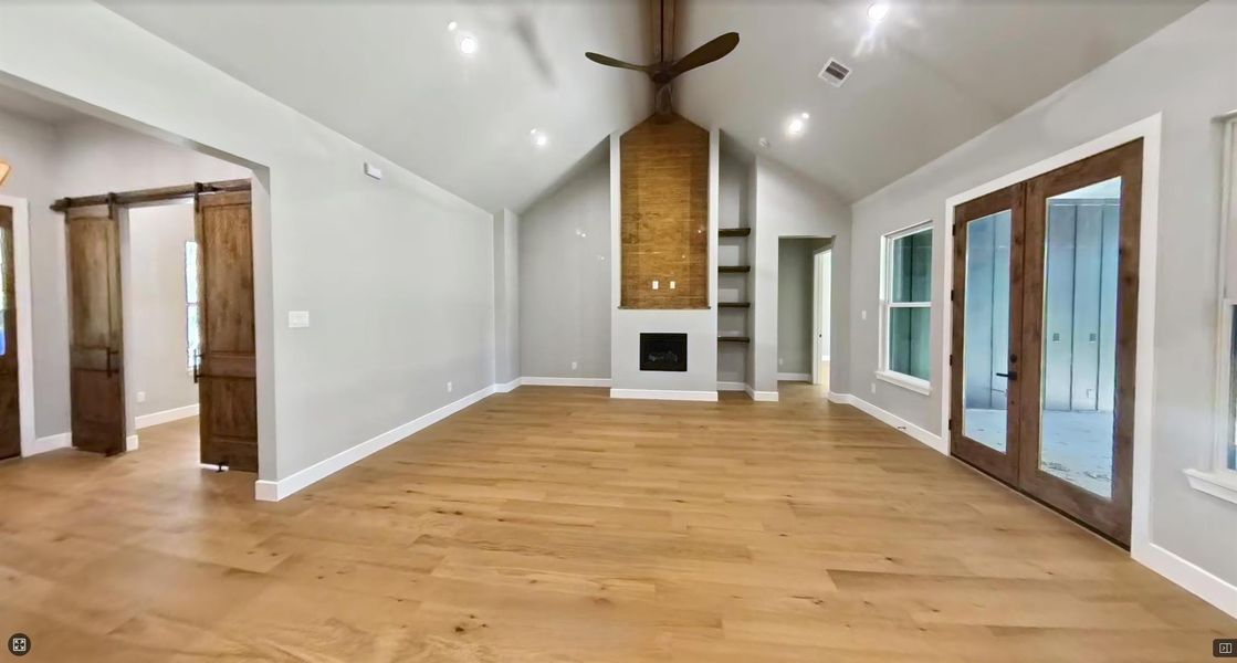 Spacious, unfurnished interior of a new home in , Conroe (Image 19).