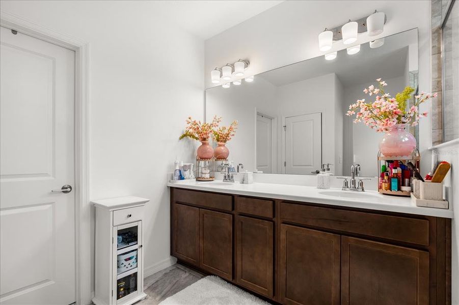 Furnished interior view inside a new home in , Winter Garden (Image 8).