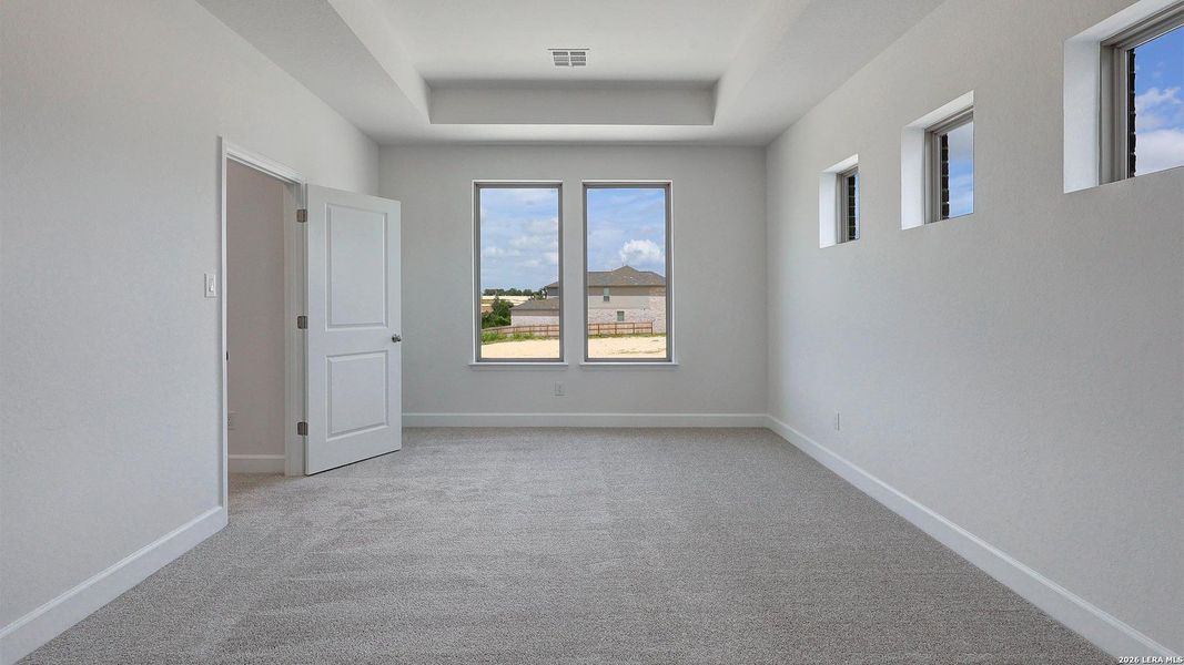 Spacious, unfurnished interior of a new home in Ladera, San Antonio (Image 24).