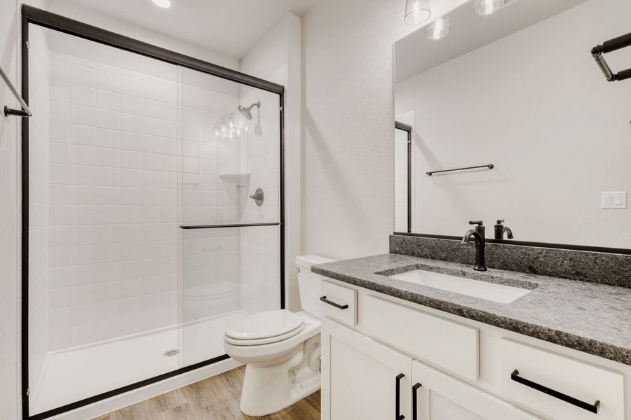8702 Long Beach - Full Bathroom