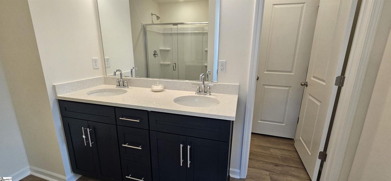 Furnished interior view inside a new home in Sedona, Greenville (Image 10).