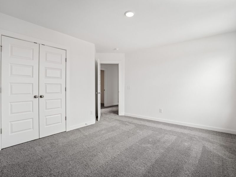 Spacious, unfurnished interior of a new home in Sage Farms, White House (Image 31).