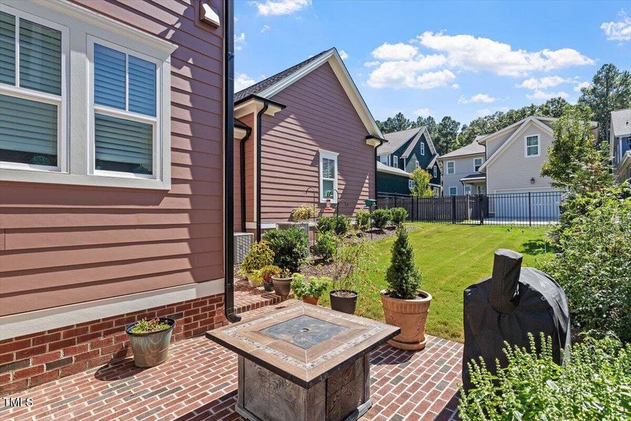 06-1017 Whitehall Cir [2489656]_06