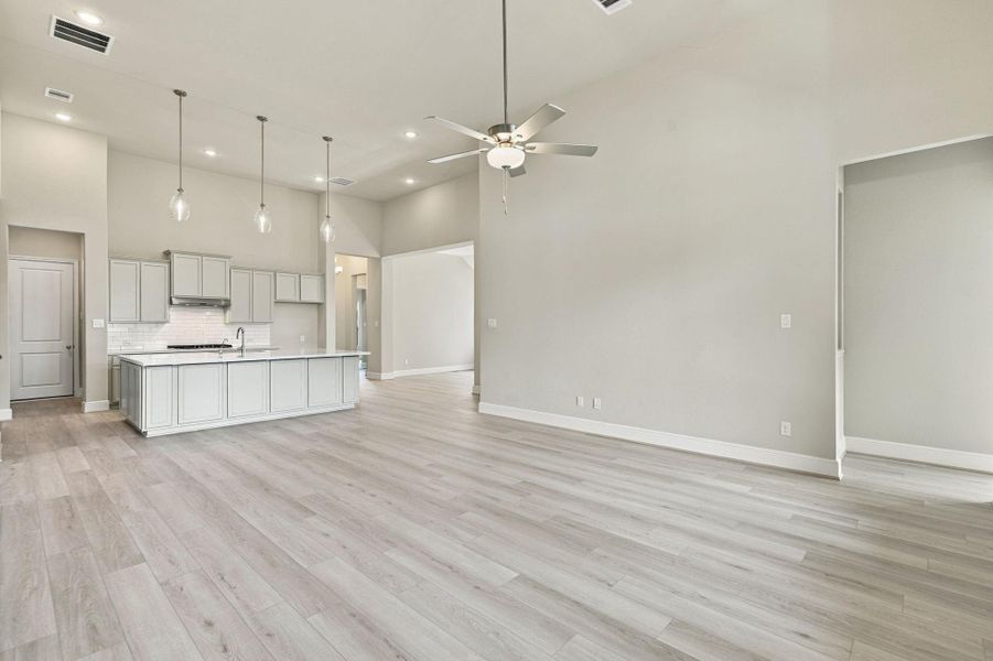 Spacious, unfurnished interior of a new home in Coastal Point, League City (Image 20).
