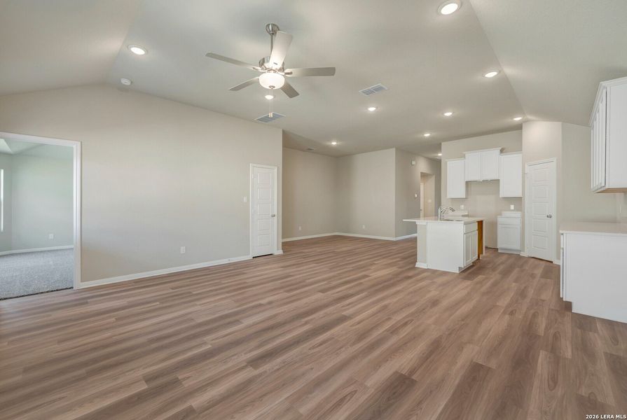Spacious, unfurnished interior of a new home in Hunters Ranch, San Antonio (Image 23).