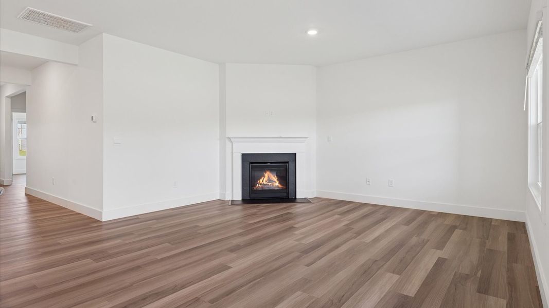 Spacious, unfurnished interior of a new home in Millstone Village, Morristown (Image 11).