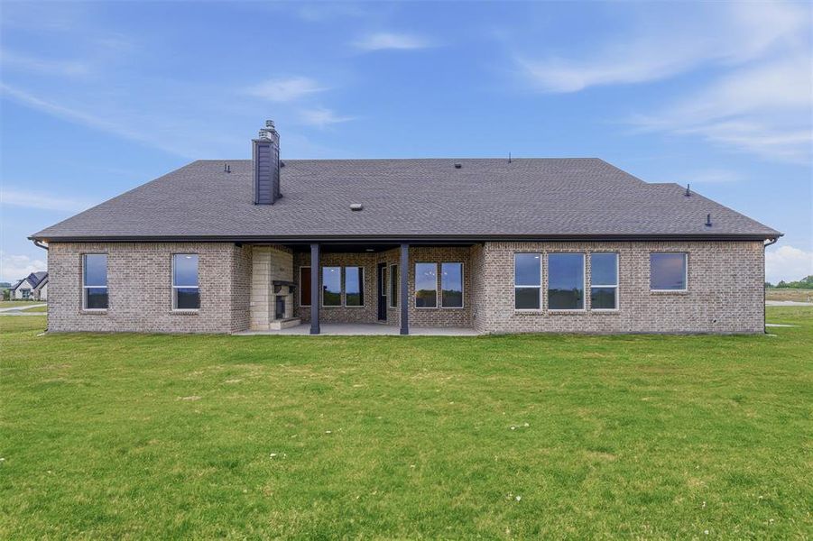 Exterior details and patio area of a home in Creekview Addition, Van Alstyne (Image 21).