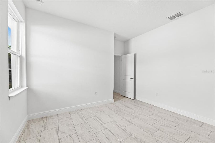 Spacious, unfurnished interior of a new home in , Citrus Springs (Image 40).