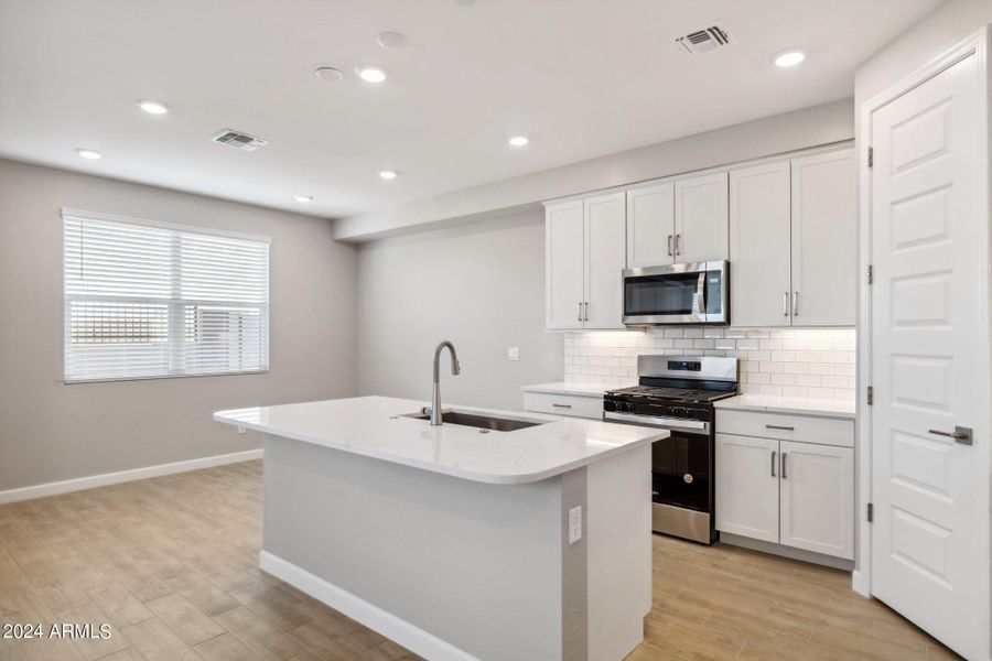 Kitchen/ Dining Area