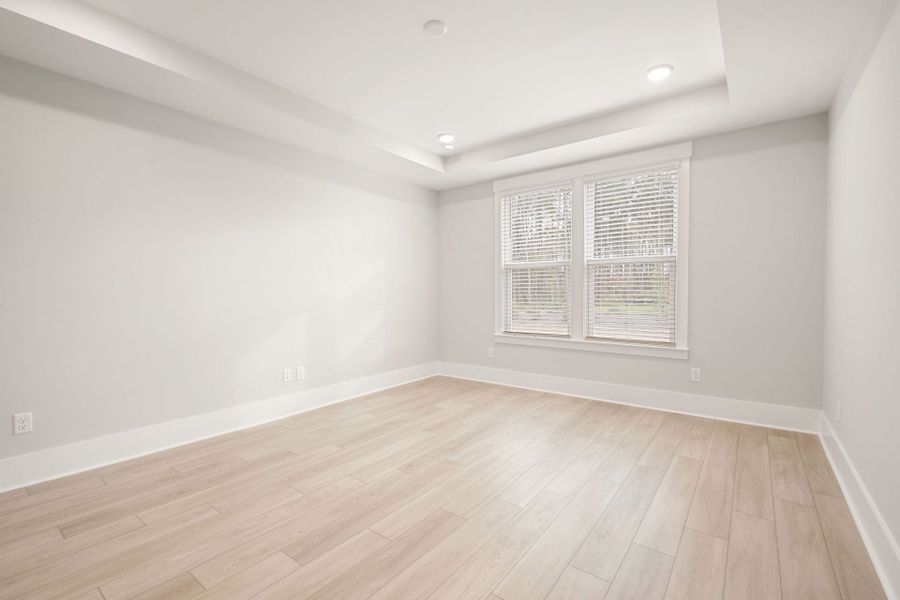 Spacious, unfurnished interior of a new home in Del Webb Savannah at Heartwood, Richmond Hill (Image 24).