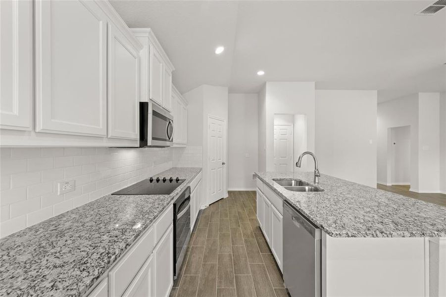 2661 Streamside Kitchen3