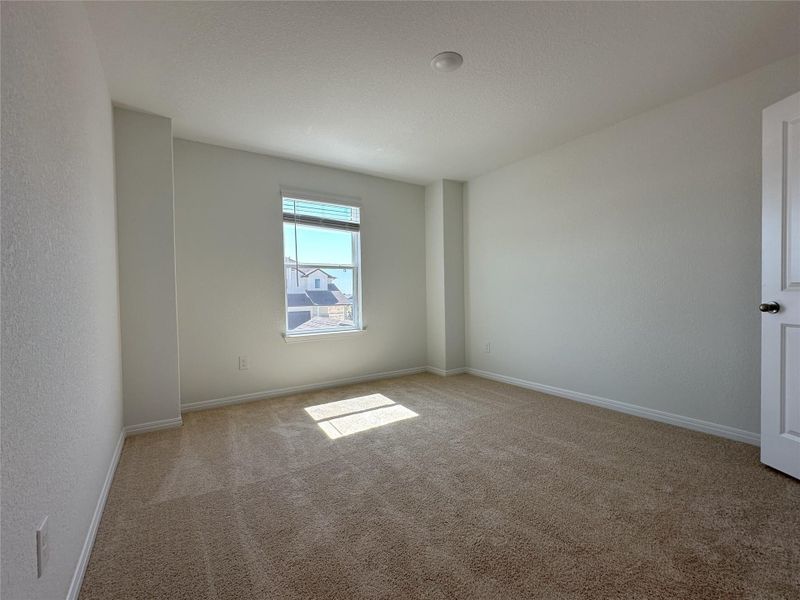 Spacious, unfurnished interior of a new home in Porter Country, Buda (Image 11).