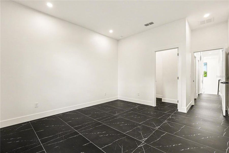 Spacious, unfurnished interior of a new home in , Seffner (Image 37).