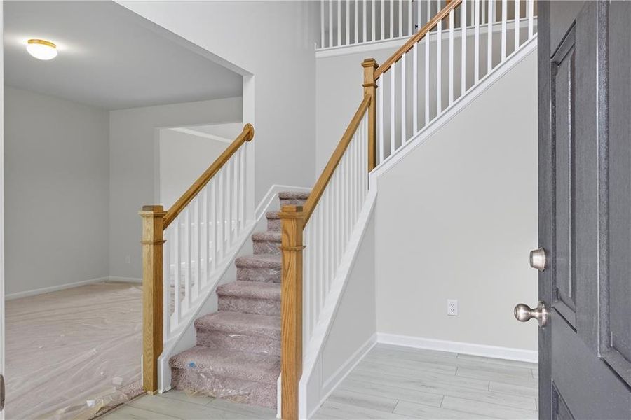 Spacious, unfurnished interior of a new home in Creekside Landing, Dallas (Image 15).