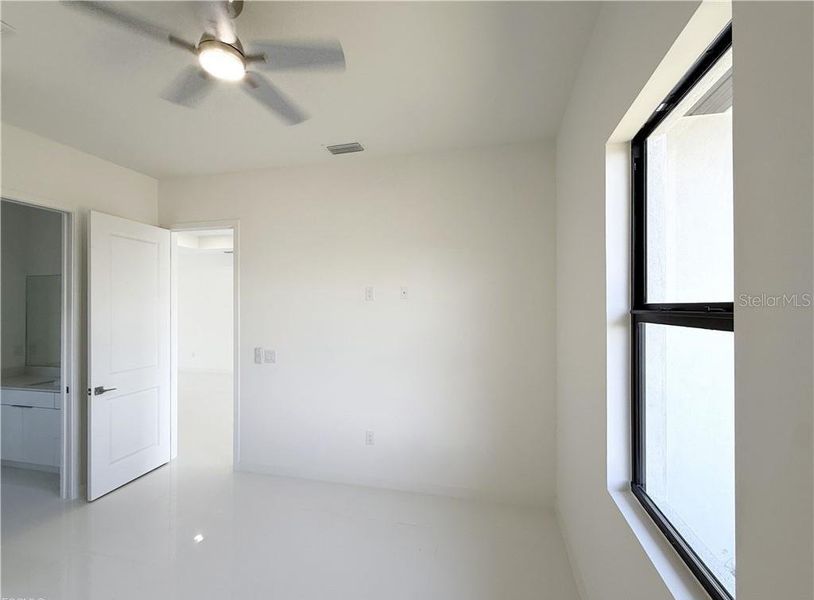 Spacious, unfurnished interior of a new home in , Cape Coral (Image 22).