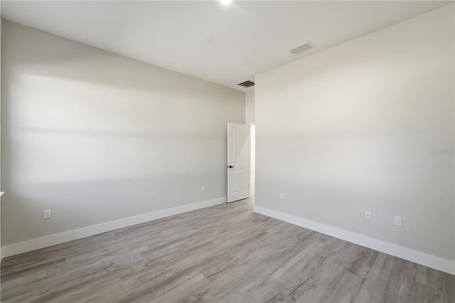 Spacious, unfurnished interior of a new home in , Ocala (Image 25).