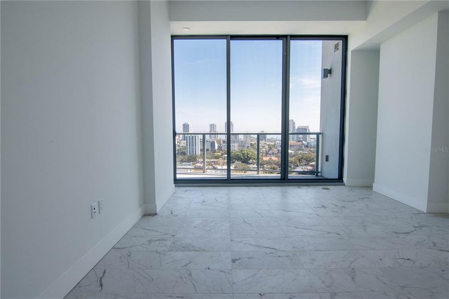 Spacious, unfurnished interior of a new home in , St. Petersburg (Image 14).