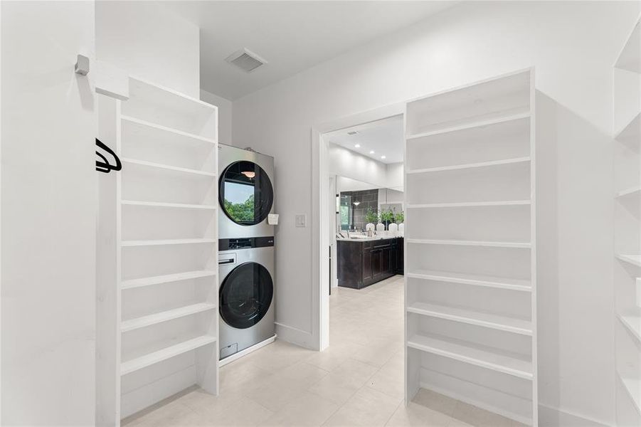 Furnished interior view inside a new home in , Dallas (Image 4).