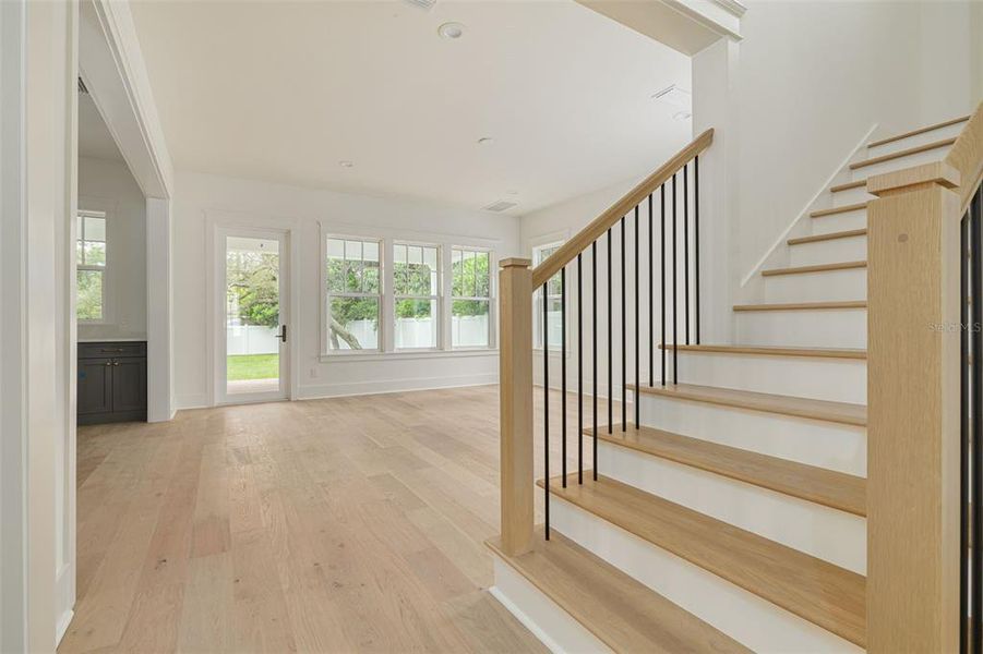 Spacious, unfurnished interior of a new home in , St. Petersburg (Image 19).