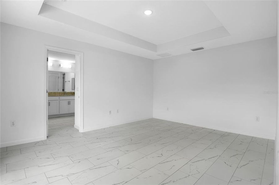 Spacious, unfurnished interior of a new home in , Kissimmee (Image 11).