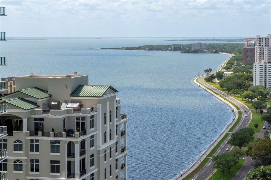 Condo located in Tampa, FL showcasing its design and architecture (Image 32). Condo located in Tampa, FL showcasing its design and architecture (Image 32).