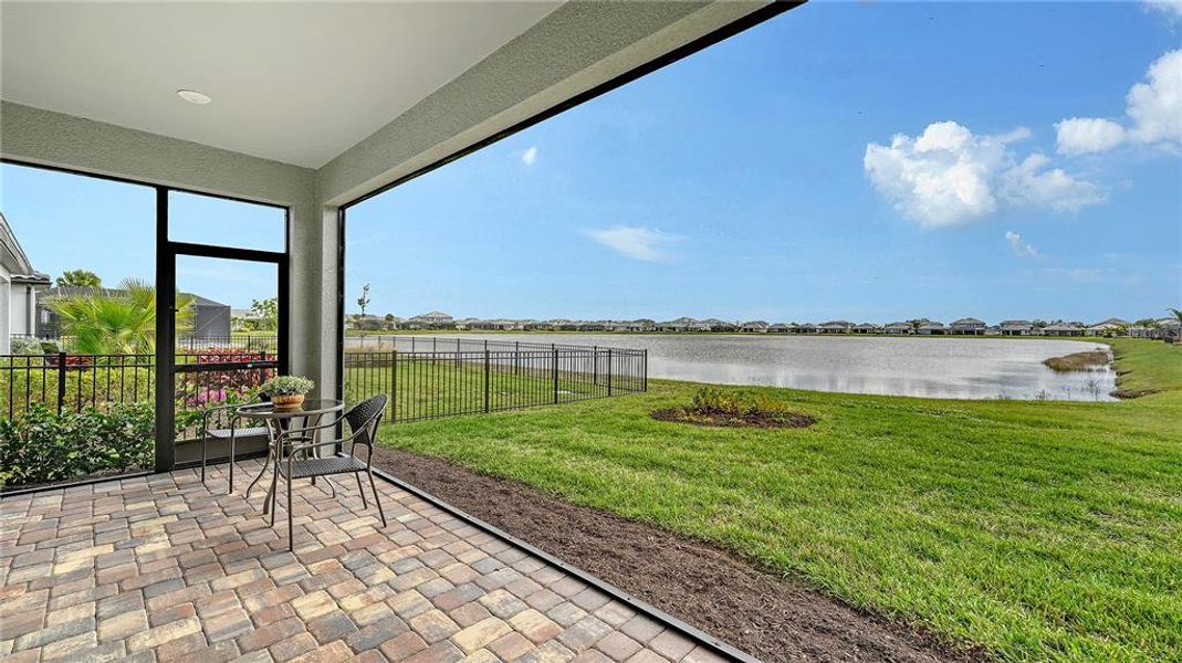 Exterior details and patio area of a home in , Bradenton (Image 3).