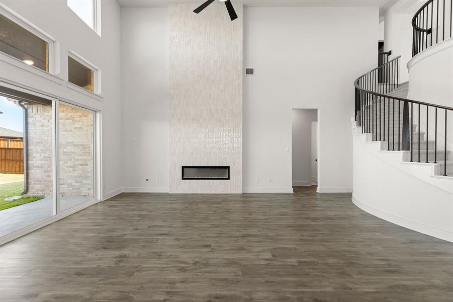 Spacious, unfurnished interior of a new home in Las Lomas, Forney (Image 20). Spacious, unfurnished interior of a new home in Las Lomas, Forney (Image 20).