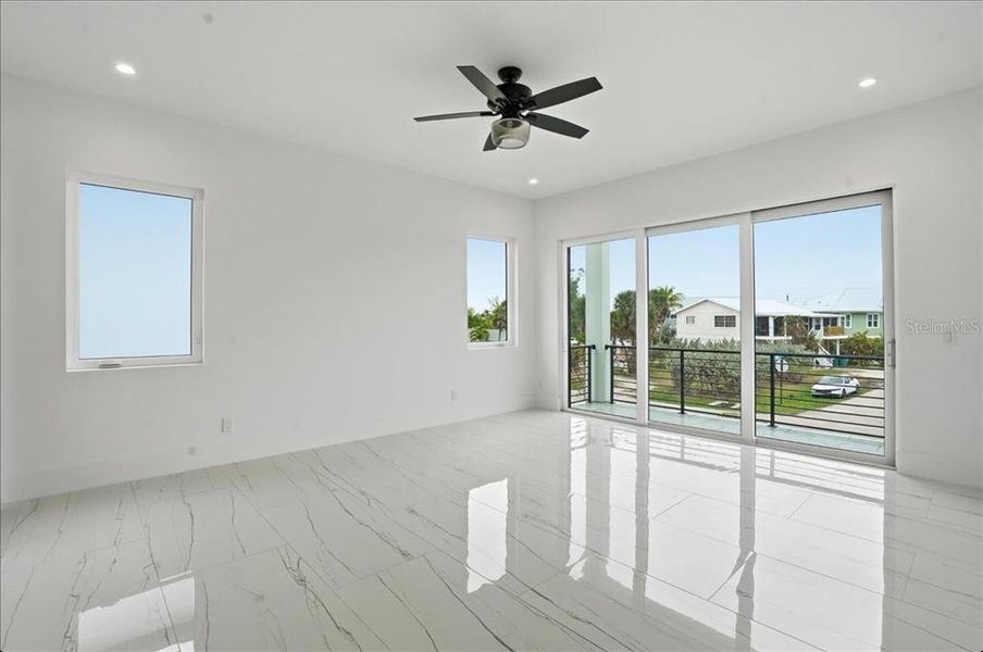 Spacious, unfurnished interior of a new home in , Englewood (Image 62).