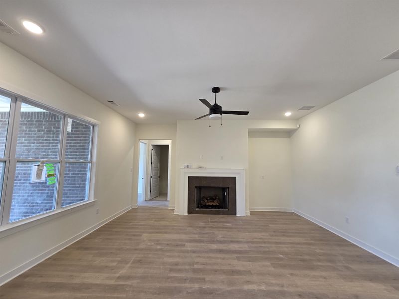 Spacious, unfurnished interior of a new home in Twin Oaks, Oakland (Image 13).