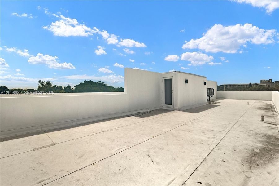 Exterior details and patio area of a home in , Miami (Image 20).