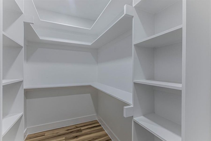 Spacious, unfurnished interior of a new home in , Malakoff (Image 23).