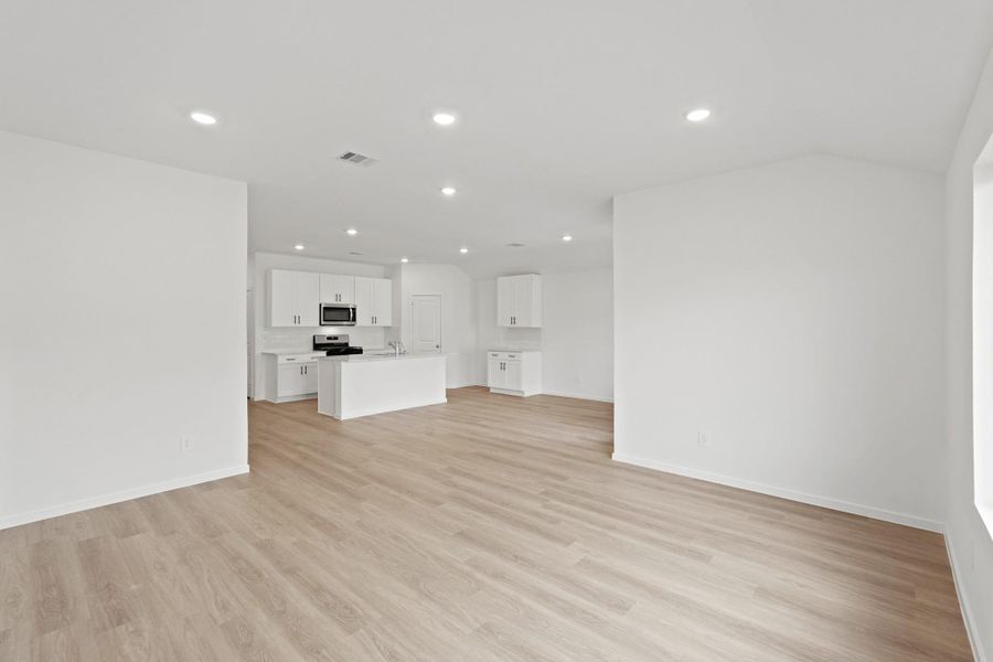 Spacious, unfurnished interior of a new home in Grand Pines, Magnolia (Image 8).