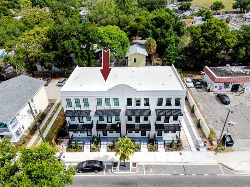 Condo located in Tampa, FL showcasing its design and architecture (Image 3).