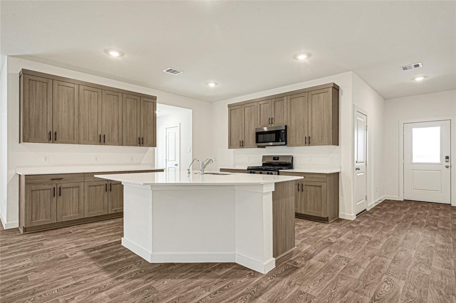 Furnished interior view inside a new home in Holly Ridge, Rosenberg (Image 9).