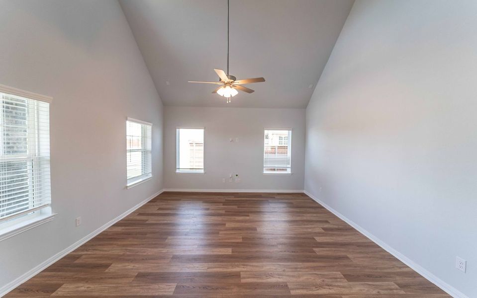 Spacious, unfurnished interior of a new home in Solterra, Mesquite (Image 8).