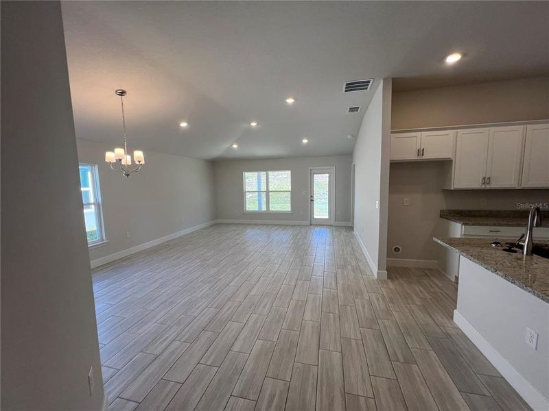 Spacious, unfurnished interior of a new home in Abbey Glen, Dade City (Image 10).