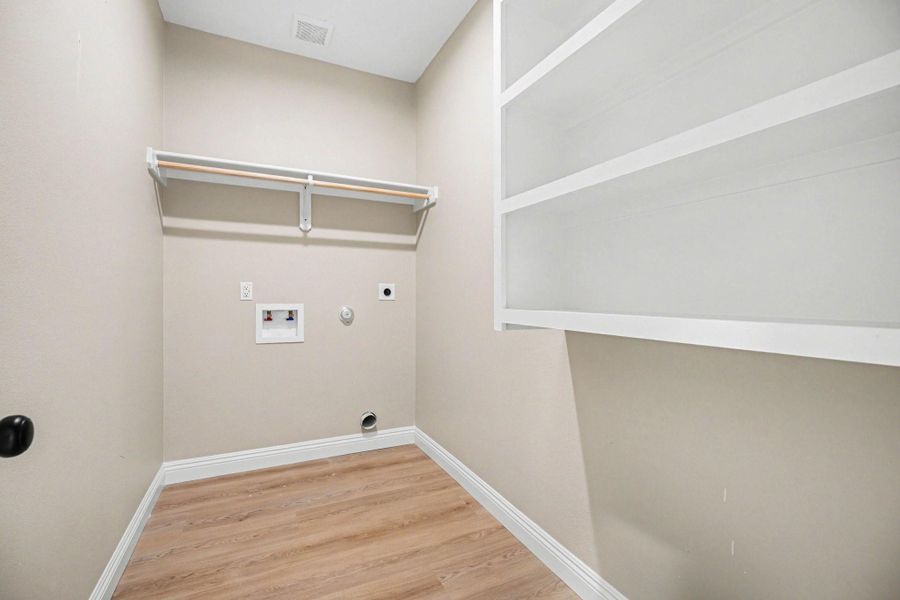 Spacious, unfurnished interior of a new home in , La Marque (Image 21).