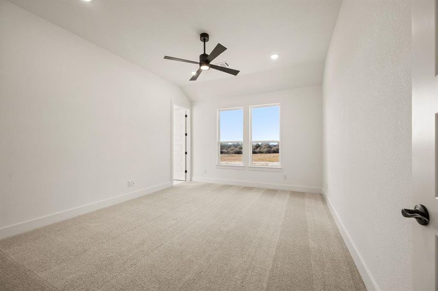 Spacious, unfurnished interior of a new home in Rocky Top Ranch, Reno (Image 32).