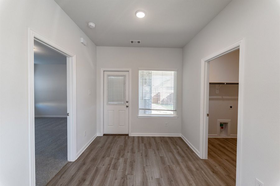 Spacious, unfurnished interior of a new home in La Terra, Celina (Image 11).