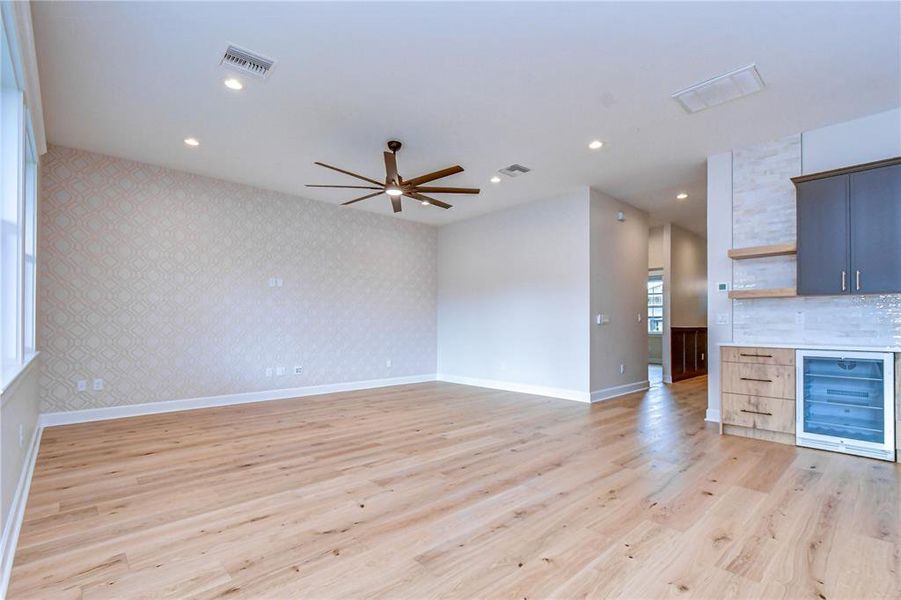 Spacious, unfurnished interior of a new home in , Tampa (Image 29).