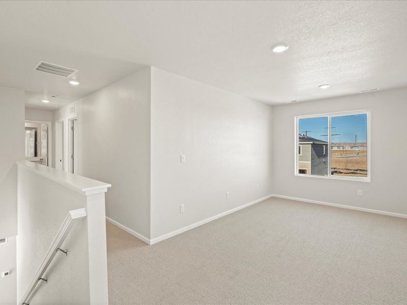 Spacious, unfurnished interior of a new home in Lorson Ranch : The Springs Collection, Colorado Springs (Image 10).