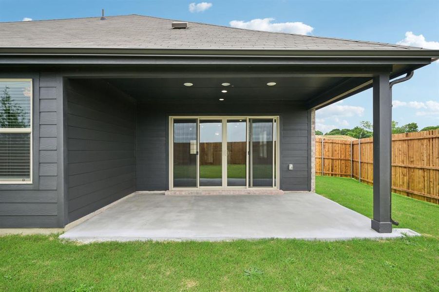 Exterior details and patio area of a home in Westmoor, Sherman (Image 4).