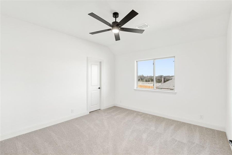 Spacious, unfurnished interior of a new home in Crystal Lake Estates, Red Oak (Image 27).