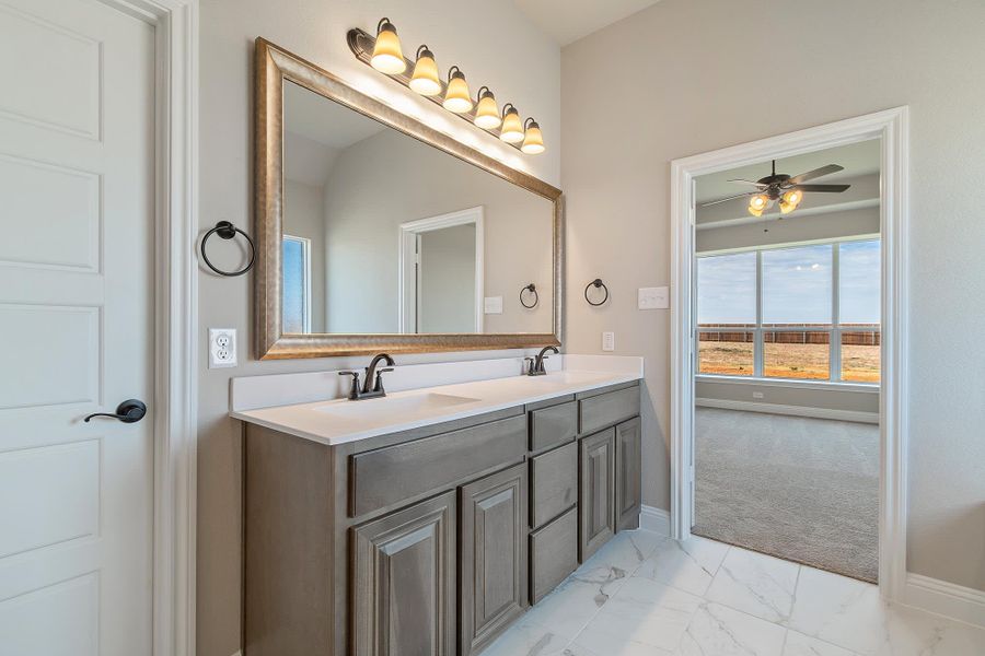 Primary Bathroom | Concept 2199 at Massey Meadows in Midlothian, TX by Landsea Homes