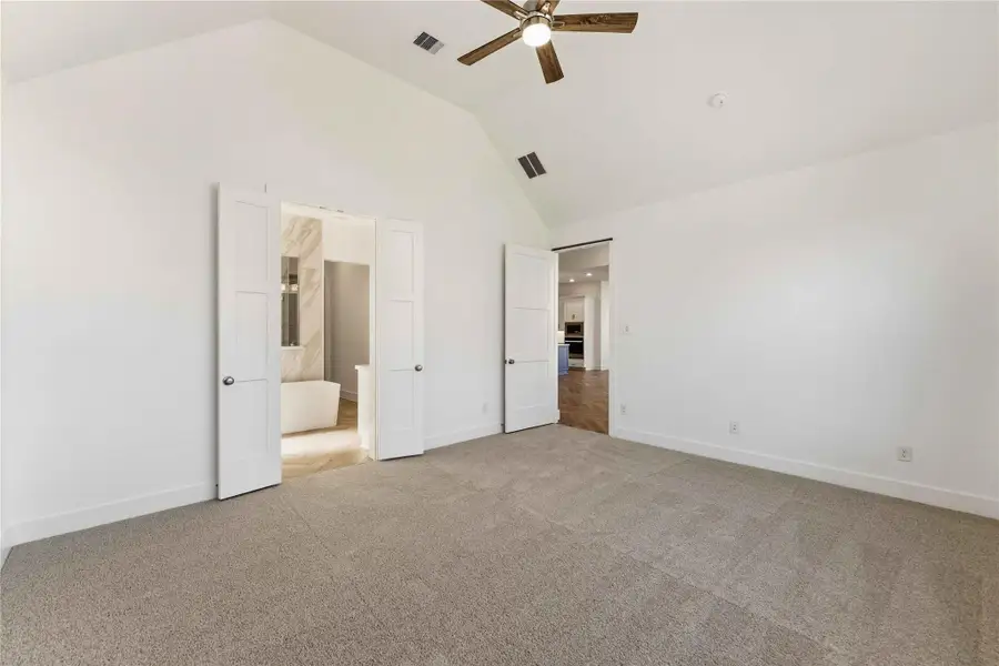 Spacious, unfurnished interior of a new home in Valencia, Manvel (Image 29).