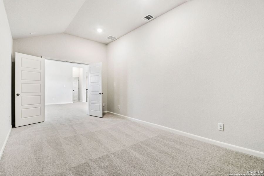 Spacious, unfurnished interior of a new home in Fox Falls, Boerne (Image 38).