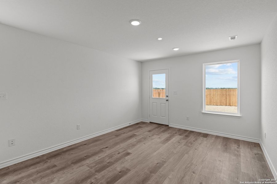 Spacious, unfurnished interior of a new home in Vista Real, Converse (Image 26).