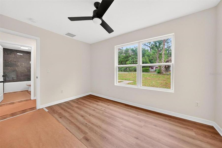 Spacious, unfurnished interior of a new home in , Leesburg (Image 25).
