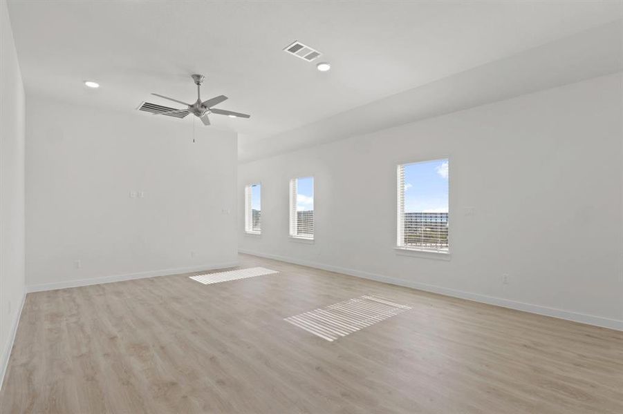 Spacious, unfurnished interior of a new home in Lowry Trails, Princeton (Image 13).