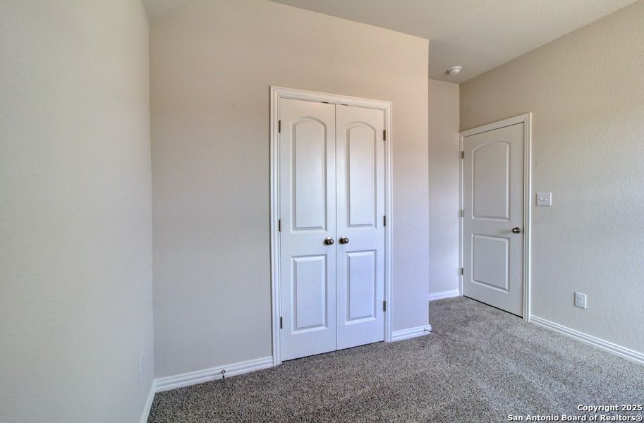 Spacious, unfurnished interior of a new home in Casinas at Gruene, New Braunfels (Image 10).